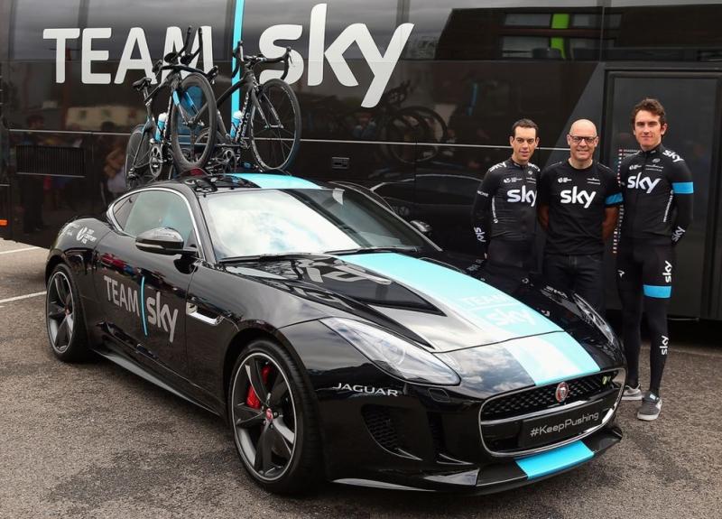 Jaguar F-Type Coupé per il team Sky di ciclismo