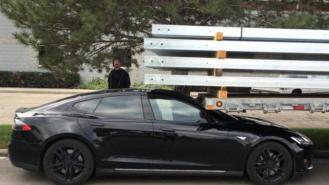 Tesla: primo incidente “in automatico”