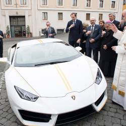 Una Lamborghini Huracán RWD personalizzata per Papa Francesco