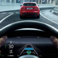 Jaguar i-Pace, sportività e 480 km di autonomia elettrica