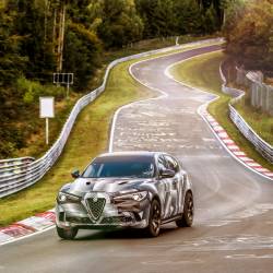 Alfa Romeo Stelvio Quadrifoglio a caccia di record