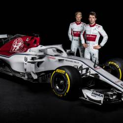 Alfa Romeo-Sauber, ecco la C37 rossa e bianca pronta per il mondiale di F1 2018