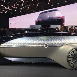 Renault presenta il veicolo robot EZ-ULTIMO